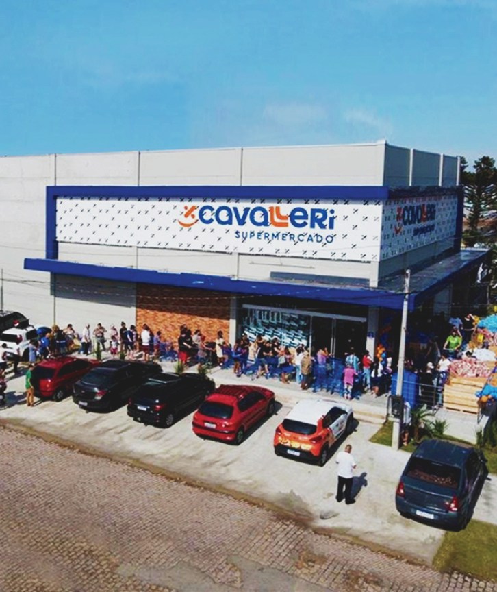 Fachada do Cavalleri Supermercado durante a inauguração